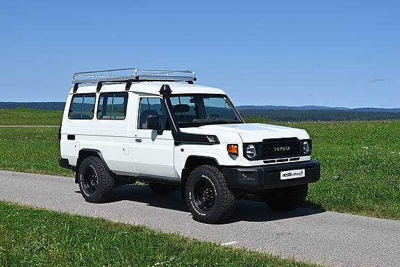 Land Cruiser GRJ78 mit nestle Umbau von Toyota- und Offroad-Nestle in Dornstetten Land Cruiser GRJ78, Ansicht von schräg seitlich Rechts