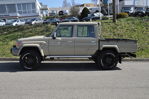 Land Cruiser J79 Double Cab - mit nestle-Umbau Land Cruiser J79 DC mit nestle-Umbau - Ansicht von Seitlich Links