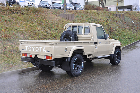 Land Cruiser J79 Single Cab - mit nestle-Umbau Land Cruiser J79 SC mit nestle-Umbau - Ansicht von Hinten schräg Rechts