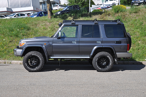 Land Cruiser J76 Single Cab - mit nestle-Umbau Land Cruiser J76 mit nestle-Umbau - Ansicht von seitlich Links