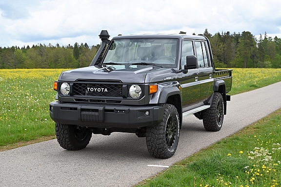 Land Cruiser GRJ79 Double Cab mit Nestle Umbau von Toyota- und Offroad-Nestle in Dornstetten Land Cruiser J79 Single Cab, Ansicht von Vorne Links